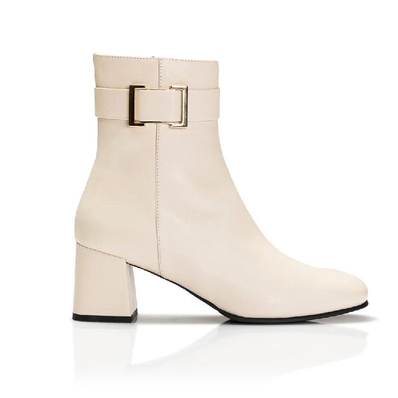 Donna soft heeled boot with buckle detail