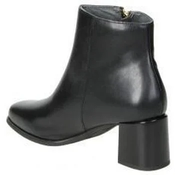 Pitillos Black Heeled Boot